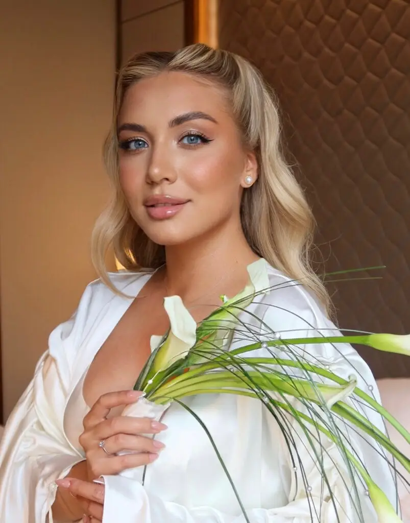Bride with long blonde waves and natural bridal makeup